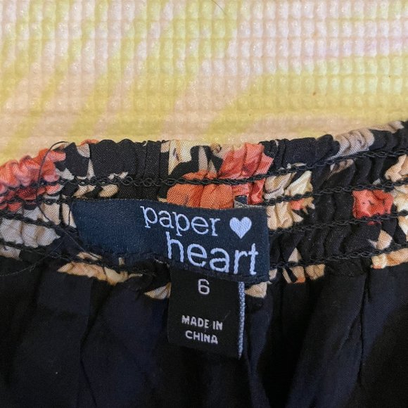 paper heart - lightweight flowy flower shorts - Picture 2 of 2